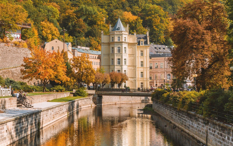 осень, карловы вары, чехия, деревья, архитектура, здание, природа, река, день, мост, история, замок, дворец